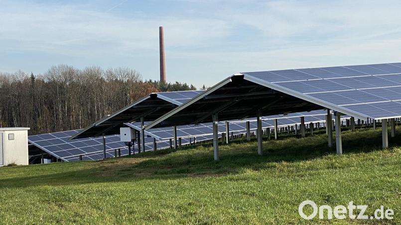 Die Freiflächen-Solaranlage der Piehler Photovoltaik eGbR bei Hartenricht (Gemeinde Schmidgaden) wird noch um Batteriespeicher erweitert. Bild: Völkl