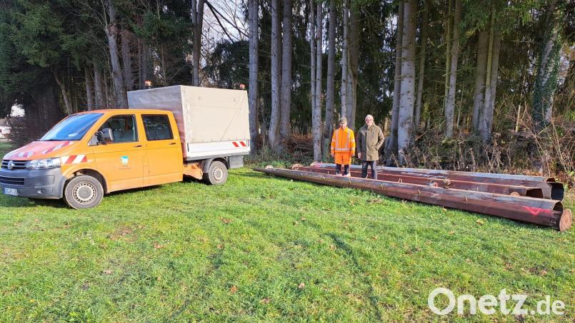 Die alten Flutlichtmasten am ehemaligen Sportplatz wurden entfernt. Bild: Nico Denkewitz