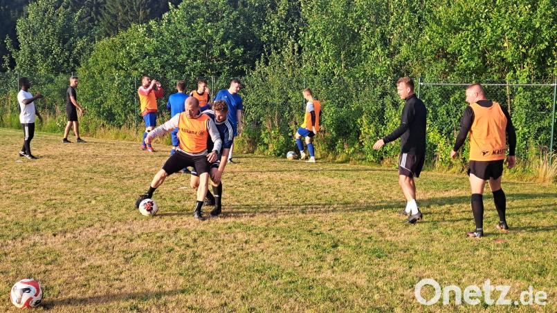 Im Training der Schnaittenbacher ist wieder viel los. Der TuS startet am Samstag, 26. Juli, gegen die DJK Weiden II in die Saison der A-Klasse Nord. Bild: Thomas Hottner