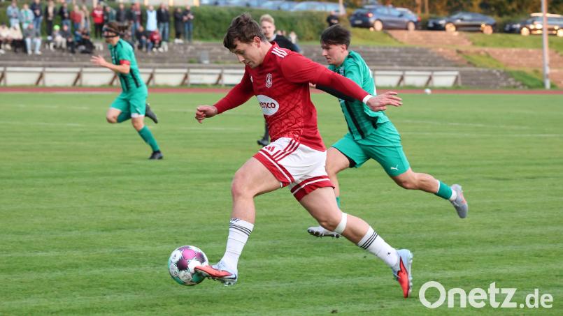 Ales Demeter legt den Vorwärtsgang ein: Der Tscheche hat im Saisonverlauf bislang 14 Tore für die SpVgg Vohenstrauß erzielt. Der Offensivspieler überlegt, ob er in der Winterpause zurück in sein Heimatland wechselt. Bild: Dieter Jäschke