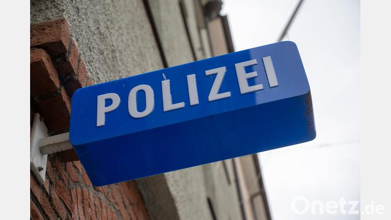 Neue Zahlen zeigen: Mehr als jedes dritte Polizeigebäude in Bayern muss saniert werden. (Archivbild) Bild: Peter Kneffel/dpa