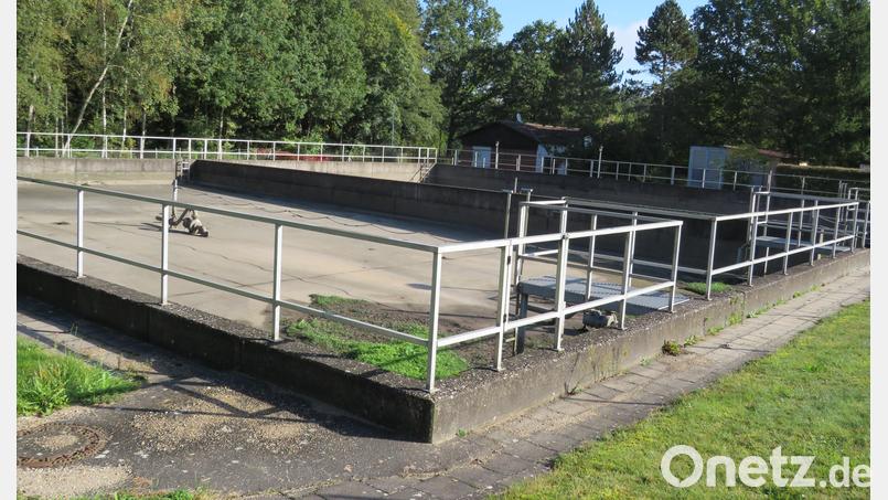 Die erforderliche Sanierung des Regenrückhaltebeckens der Kläranlage soll 2027/28 durchgeführt werden. Bild: adj