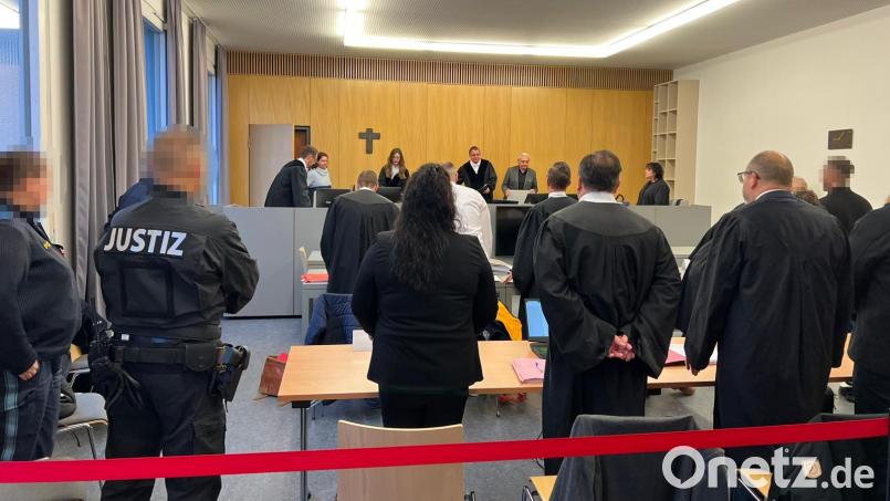 Fünf Angeklagte müssen sich vor der 1. Strafkammer am Landgericht Weiden verantworten. Sie sollen sich des banden- und gewerbsmäßigen Handels mit Betäubungsmitteln schuldig gemacht haben. Bild: juh