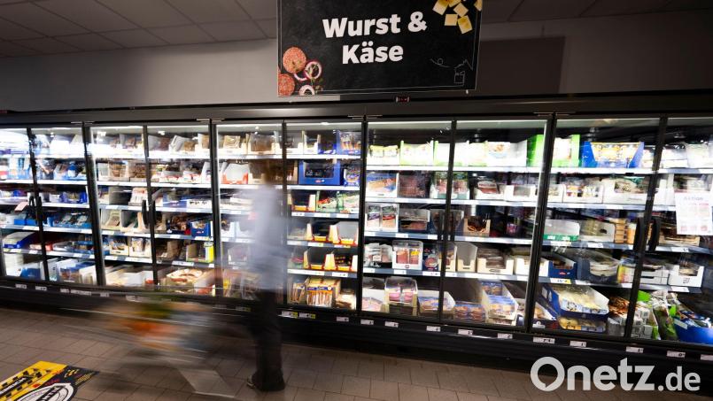 Bei Supermärkten und Discounter mussten Verbraucher in den vergangenen Jahren immer tiefer in die Tasche greifen. Bild: Philip Dulian/dpa