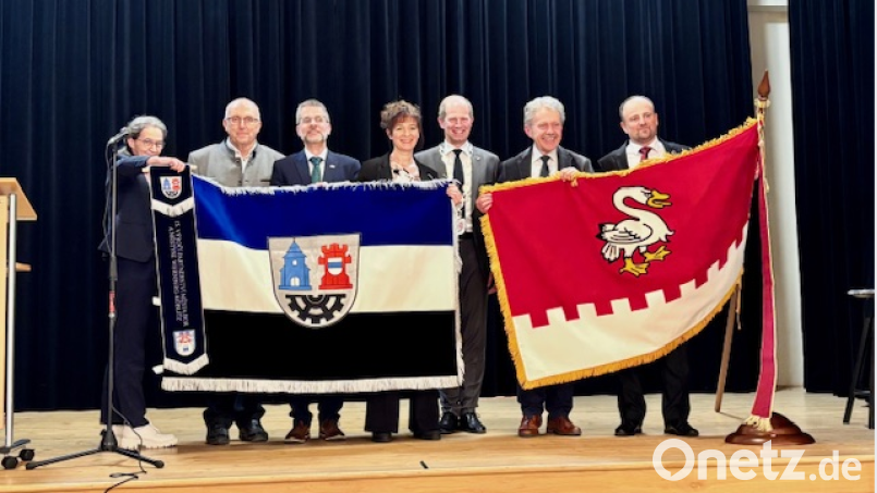 Mit einem Festakt feierten Vertreterinnen und Vertreter der Stadt Bor und des Marktes Wernberg-Köblitz das 15-jährige Jubiläum ihrer Städtepartnerschaft. Bild: Ivonne Weidner