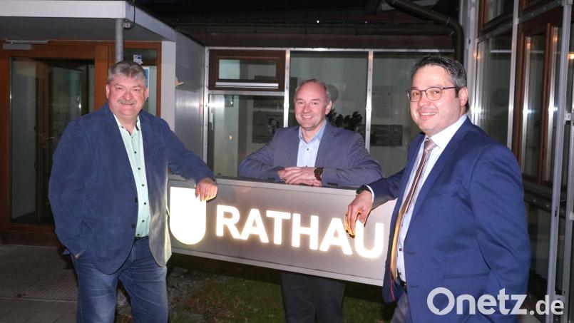 Diese drei Männer wollen im Waldthurner Rathaus auf den Chefsessel. Sie sind die Bürgermeisterkandidaten für die Kommunalwahl 2026, von links: Hans-Peter Reil (SPD), Georg Bocka (CSU) und Andreas Troidl (Freie Wähler). Bild: fvo