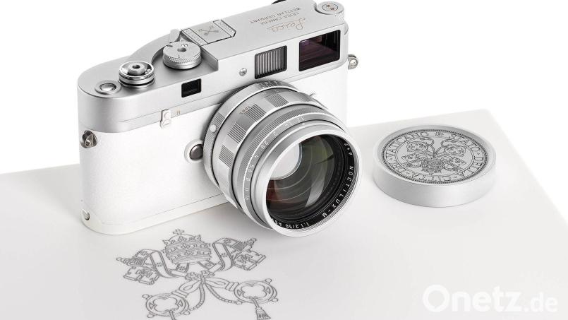 Die Kamera aus dem Besitz von Papst Franziskus brachte das 100-fache des Schätzpreises. Bild: -/Leitz Photographica Auction/dpa
