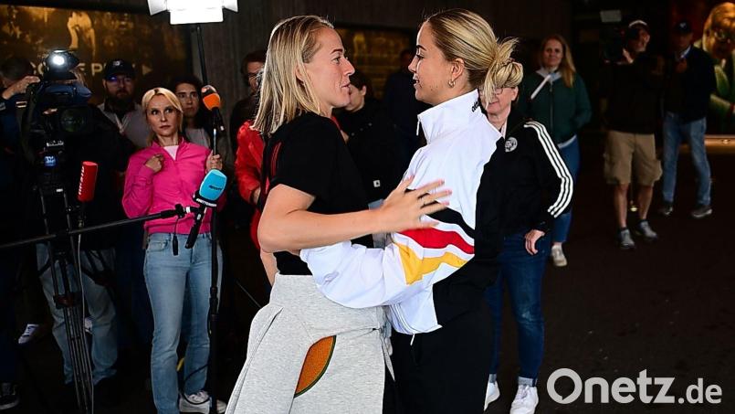 Bayern-Torjägerin Lea Schüller (li.) fehlt Bundestrainer Christian Wück gegen Spanien. (Archivbild) Bild: Sebastian Christoph Gollnow/dpa