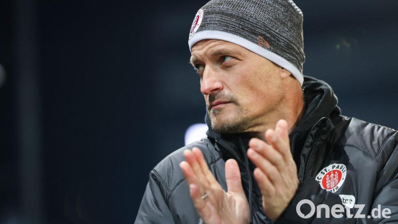 Alexander Blessin bleibt auch nach schwachen Ergebnissen Trainer beim FC St. Pauli. Bild: Christian Charisius/dpa