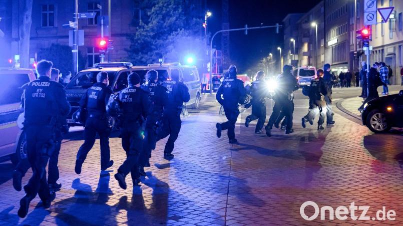 Polizisten geraten bei Einsätzen auch selbst in Gefahr. (Archivbild) Bild: Daniel Vogl/dpa