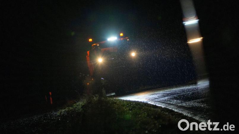 Vom Sonntagabend bis Montagvormittag ist in weiten Teilen Bayerns mit Glatteis zu rechnen. Symbolbild: Pia Bayer/dpa