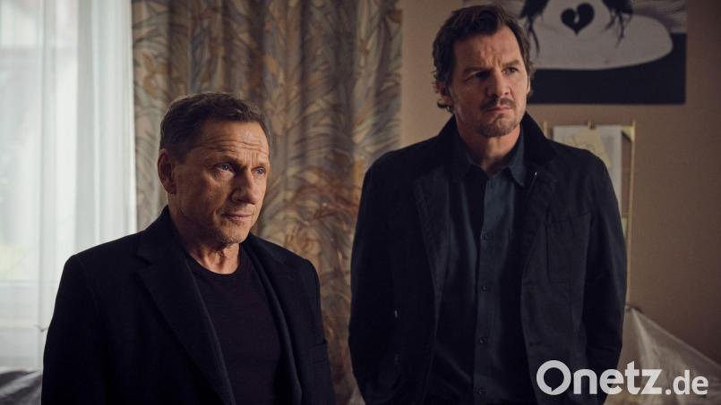 Thorsten Lannert (Richy Müller) und Sebastian Bootz (Felix Klare) rollen das Leben einer einsam gestorbenen jungen Frau auf. Bild: Benoît Linder/SWR Presse/Bildkommunikation/dpa