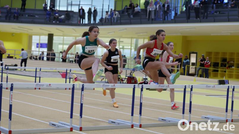 Regensburgs neuer Leichtathletiktempel bestand seine Feuertaufe. Beim ersten Indoor-Meeting in der neuen Leichtathletikhalle klappte alles reibungslos. Bild: Theo Kiefner