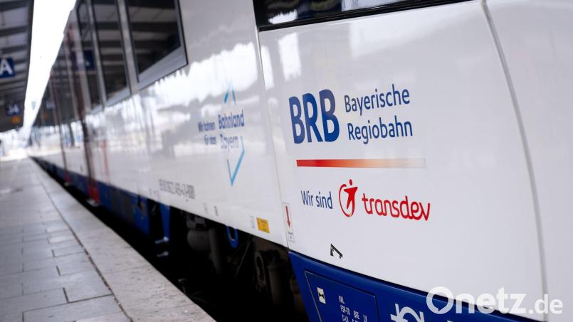 Fahrgäste müssen sich nach der Entgleisung eines Zuges der Bayerischen Regiobahn (BRB) auf Ausfälle und Verspätungen einstellen. (Symbolbild) Bild: Sven Hoppe/dpa