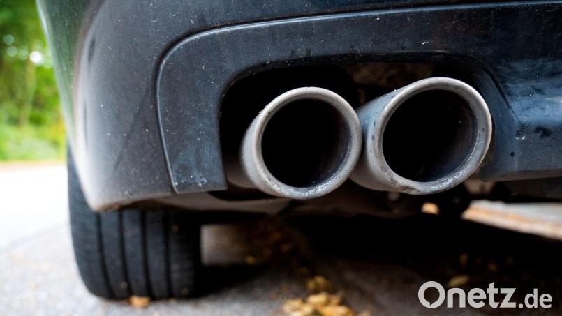 Nach einer Serienattacke auf Auspuffrohre von Fahrzeugen hat die Staatsanwaltschaft neue Erkenntnisse. (Symbolfoto) Bild: Daniel Bockwoldt/dpa