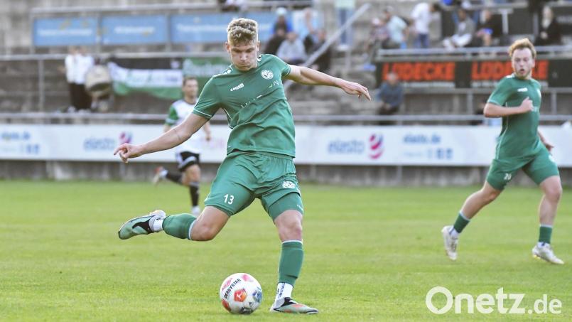 Leon Brandl (Szene aus dem Spiel gegen Eltersdorf) brachte die DJK Gebenbach mit seinem Tor zum 2:1 in Hof auf sie Siegerstraße. Archivbild: Hubert Ziegler
