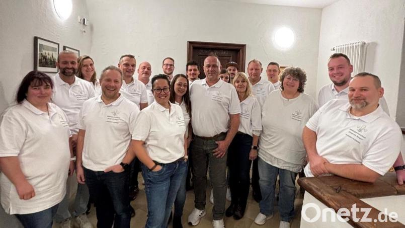 Die Kandidaten der &quot;Wählergemeinschaft Bürger für Plößberg&quot; um Bürgermeisterkandidat Marcus Fritsch (vorne, Mitte) für die Kommunalwahl 2026. Bild: WgBfB/exb