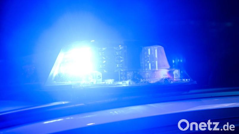 Die Beamten entdeckten den Schaden bei einer nächtlichen Fahndung. (Symbolbild) Bild: Julian Stratenschulte/dpa