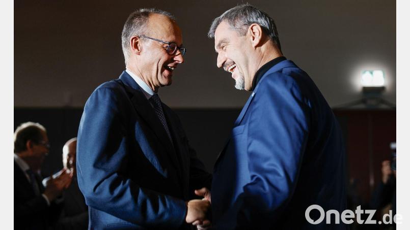 Wollen auch auf dem CSU-Parteitag Einigkeit demonstrieren: Friedrich Merz und Markus Söder. (Archivbild) Bild: Tobias Koch/CDU/CSU-Fraktion im Deutschen Bundestag/dpa