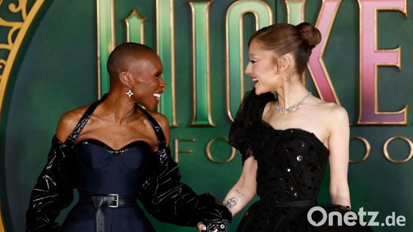 Cynthia Erivo (l) und Ariana Grande spielen die Hauptrollen in „Wicked“. (Archivbild) Bild: Millie Turner/Invision/AP/dpa