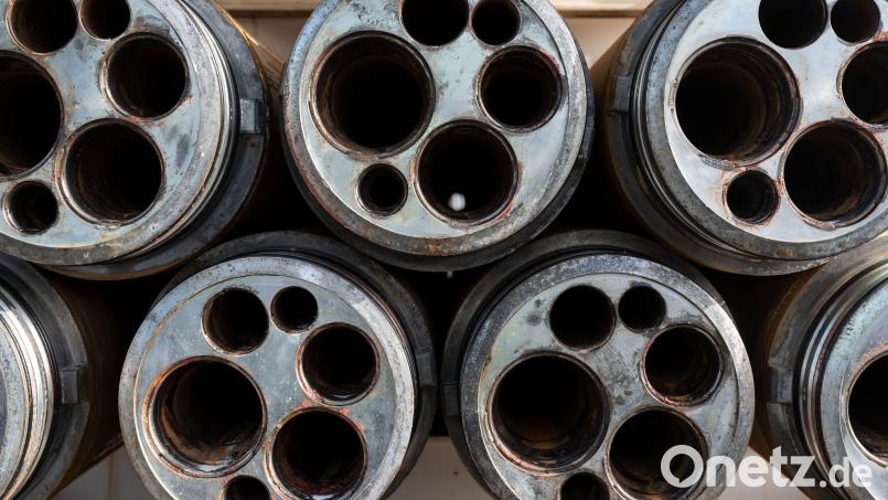 Protest, Klagen, Kompromisse: Nach jahrelangem Streit startet der Bau für Suedlink in Thüringen und Bayern. Doch es bahnt sich neuer Widerstand an. (Symbolbild) Bild: Marijan Murat/dpa