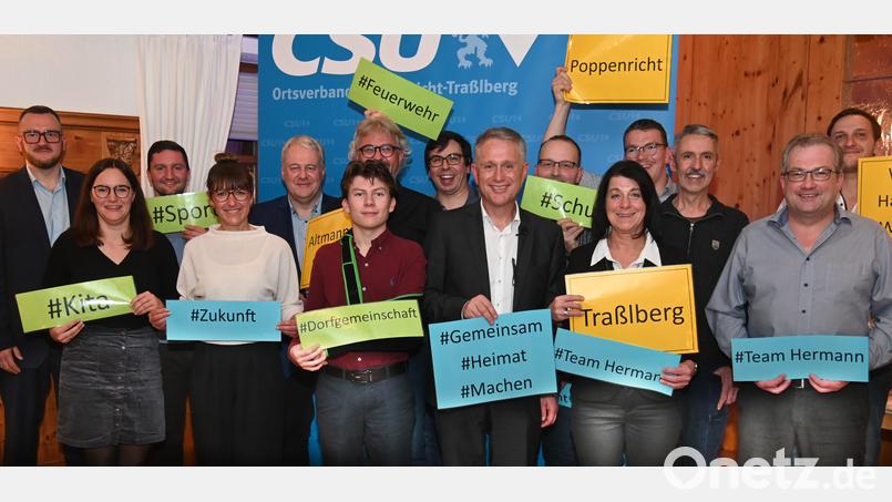 Die Bewerberinnen und Bewerber der CSU Poppenricht zusammen mit dem Bürgermeisterkandidaten Hermann Böhm (Siebter von rechts). Mit dabei der stellvertretende CSU-Kreisvorsitzende Patrick Fröhlich (links) sowie Landrat Richard Reisinger (Fünfter von links). Bild: Gerhard Franz