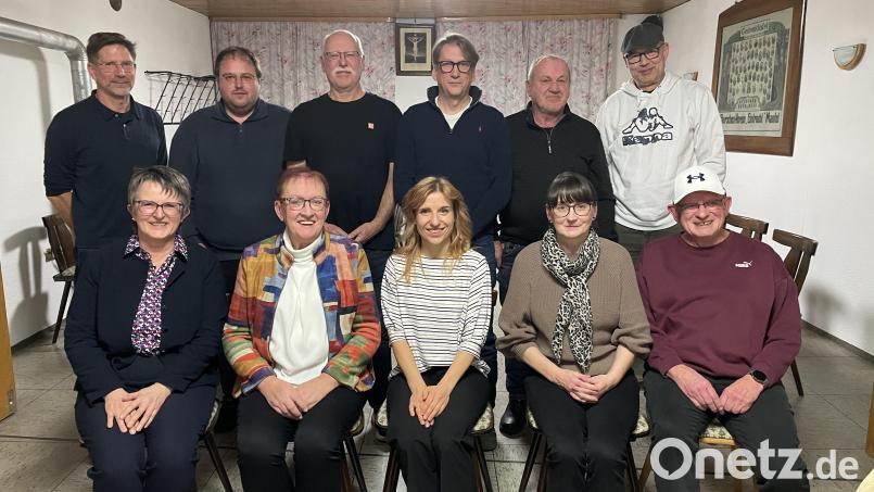 Bisher wird die SPD im Marktgemeinderat von Daniela Fuhrmann (vorne, links) Franziska Göppl (vorne, Mitte) und Andrea Bertelshofer (vorne, Zweite von rechts) vertreten. Bild: Silvia Klier