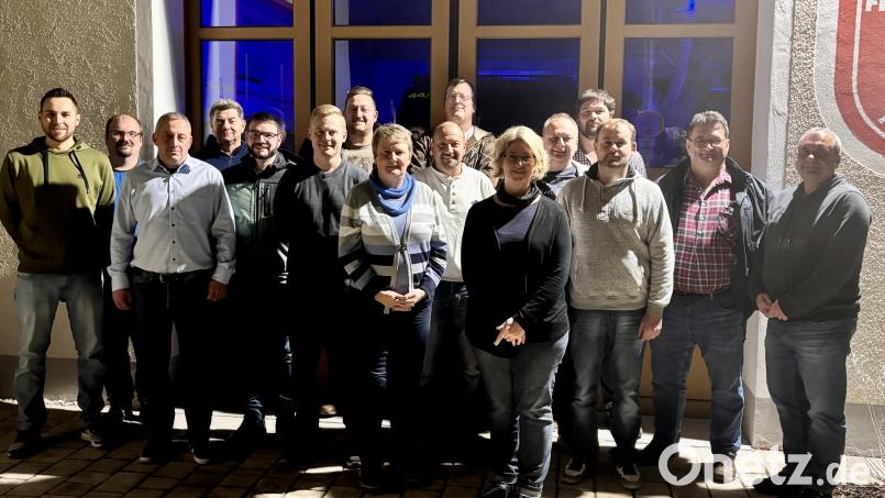 Entschlossen mit voller Zustimmung und Zuversicht, die 12 Listenkandidaten und 4 Ersatzkandidaten der FBL/FWG in der Gemeinde Hirschbach. Bild: Jürgen Leißner