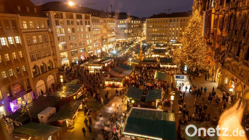 Stimmungsvoll inszeniert gehören Weihnachtsmärkte für viele Menschen zur Vorweihnachtszeit dazu. Die Veranstaltungen sind aber längst auch immer eine große Herausforderung für die Sicherheitsbehörden. (Archivbild) Bild: Peter Kneffel/dpa
