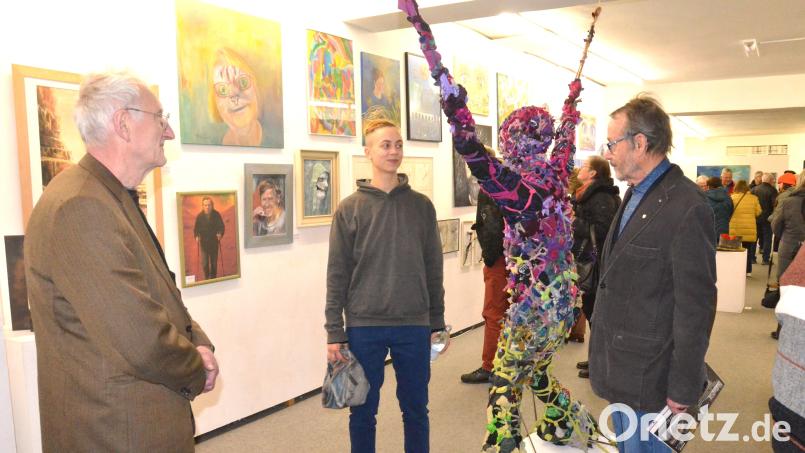 Porträts, Figuren, Objekte und Skulpturen gibt es noch bis Ende Januar in der Kunstausstellung "Passt XX" beim Kunstverein Weiden zu sehen. Bild: Kunz