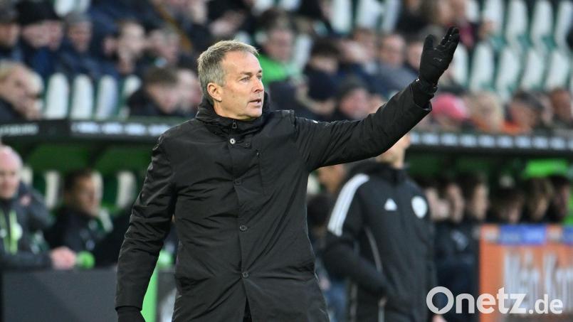 Trainer Kasper Hjulmand und seine Mannschaft reisten mit Verspätung nach Manchester. Bild: Swen Pförtner/dpa