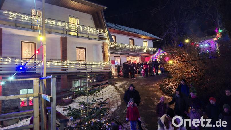 Mit herrlicher Lichterglanz begrüßten der Veranstalter die zahlreichen Gäste. Bild: gz