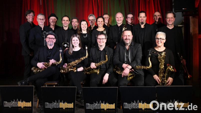 "Leise rieselt der Schnee" mit der King-Size Big-Band und der Sängerin Karin Holz. Bild: Thomas Betz/exb