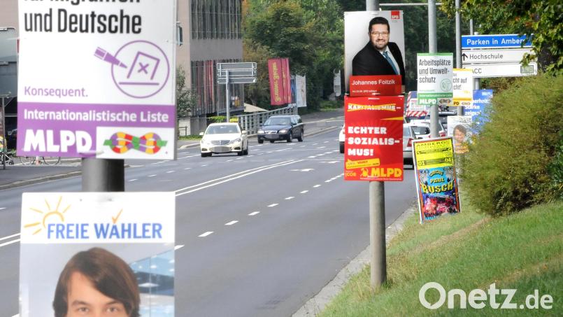 Amberg erhöht die erlaubte Anzahl an Plakaten zur Kommunalwahl 2026. Bis zu 160 Plakate darf eine Partei dann aufhängen. Archivbild: Hösamer