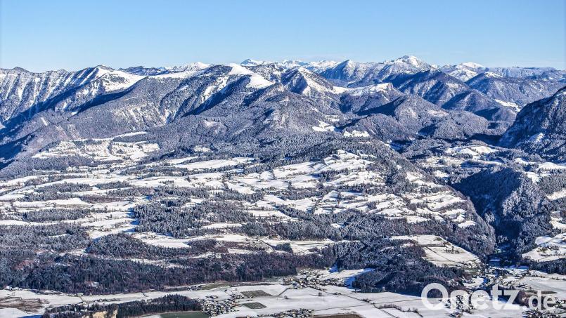 Wie ist die Schneesituation in den Alpen? Der Lawinenlagebericht gibt hierzu Informationen. (Symbolbild) Bild: Jason Tschepljakow/dpa