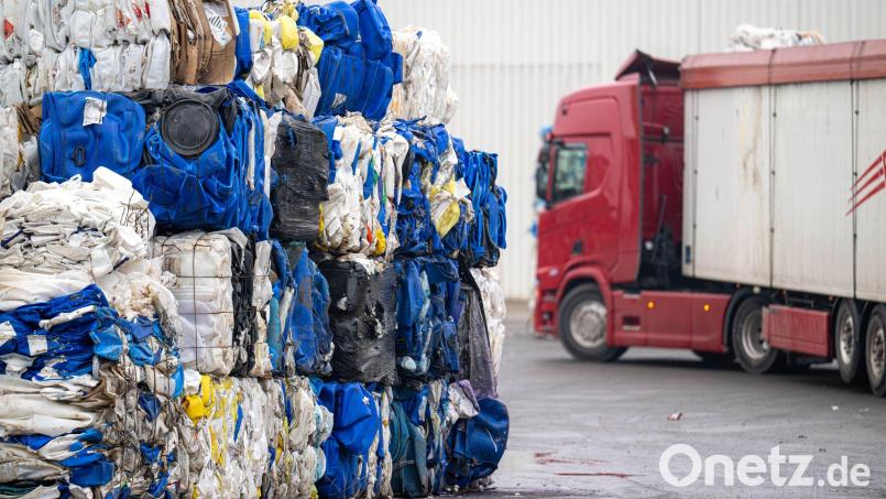 Auf dem Gelände eines Entsorgungsbetriebes ist ein toter Säugling im Müll gefunden worden. Bild: Sina Schuldt/dpa