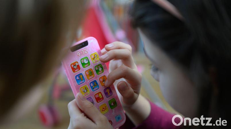 Für Kinderspielzeug in der EU gelten in einigen Jahren strengere Vorgaben. (Symbolbild) Bild: Hendrik Schmidt/dpa