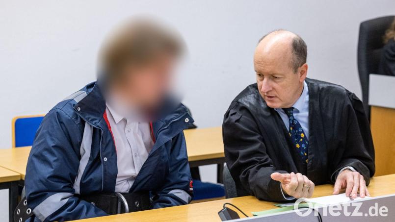 Vor dem Landgericht Landshut geht der Prozess gegen einen Mann zu Ende, der laut Anklage eine Pizzabotin zu erstechen versucht hat. (Archivbild) Bild: Armin Weigel/dpa