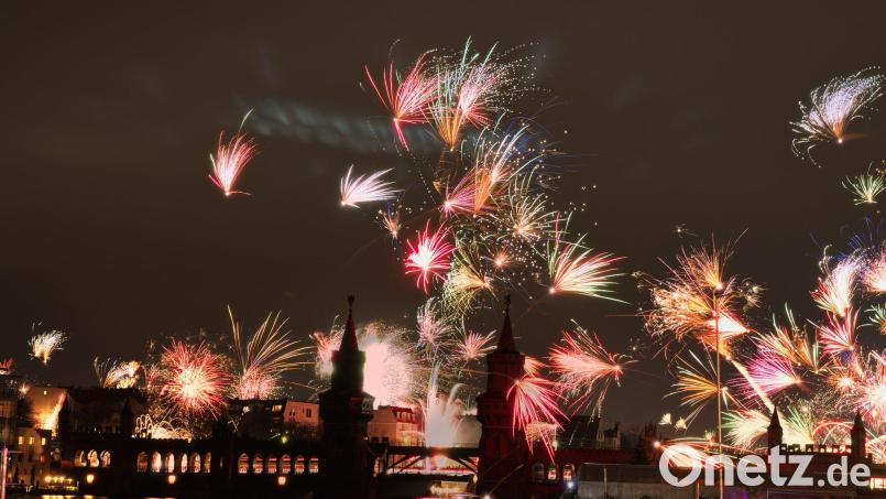 Feuerwerk an Silvester wie hier in Berlin ist beliebt in Deutschland - trotz aller Debatten um Umweltschäden (Archivbild) Bild: Paul Zinken/dpa