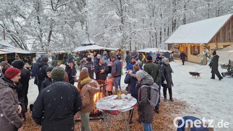 Schon am Freitag, 28. November, ist es wieder so weit: Der Adventsmarkt der Pfarrei St. Marien am Annaberg beginnt. Wenn Schnee liegt, präsentiert er sich als wahres Winter-Märchen. Die Georgspfadfinder schaffen dort mit ihren schwarzen Jurten eine besondere Zeltstadt-Atmosphäre. Archivbild: Tobias Gräf