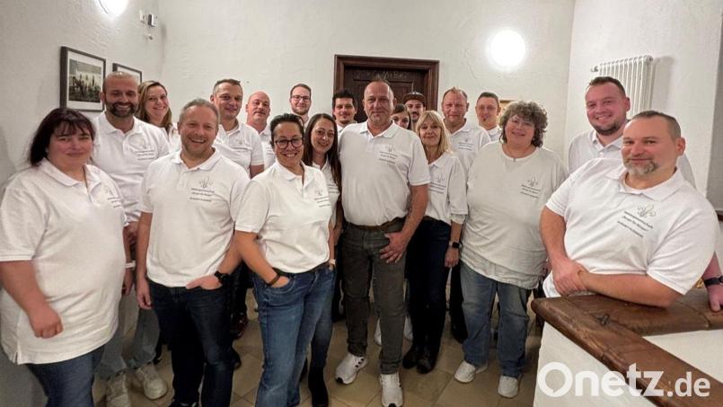 Die Kandidaten der "Wählergemeinschaft Bürger für Plößberg" um Bürgermeisterkandidat Marcus Fritsch (vorne, Mitte) für die Kommunalwahl 2026. Bild: WgBfB/exb