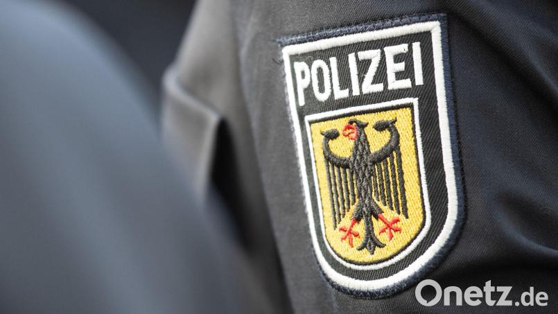 Die Bundespolizei ermittelte schließlich über den Arbeitsplatz die Identität der Frau. (Symbolbild) Bild: Boris Roessler/dpa