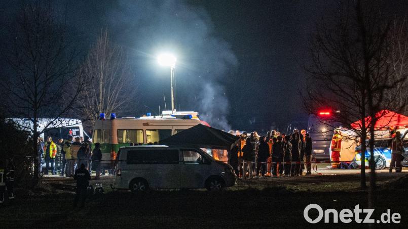 Der 43 Jahre alte Angeklagte soll bei einer großen Feier im März in Parsberg in der Oberpfalz seinen Cousin getötet haben. (Archivbild) Bild: Armin Weigel/dpa