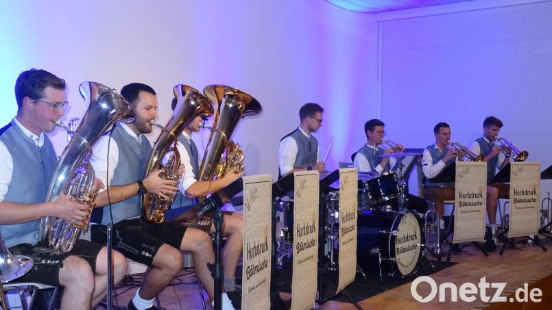 Das siebenköpfige Blasorchester begeisterte im Egerland Kulturhaus Bild: Alfons Prechtl