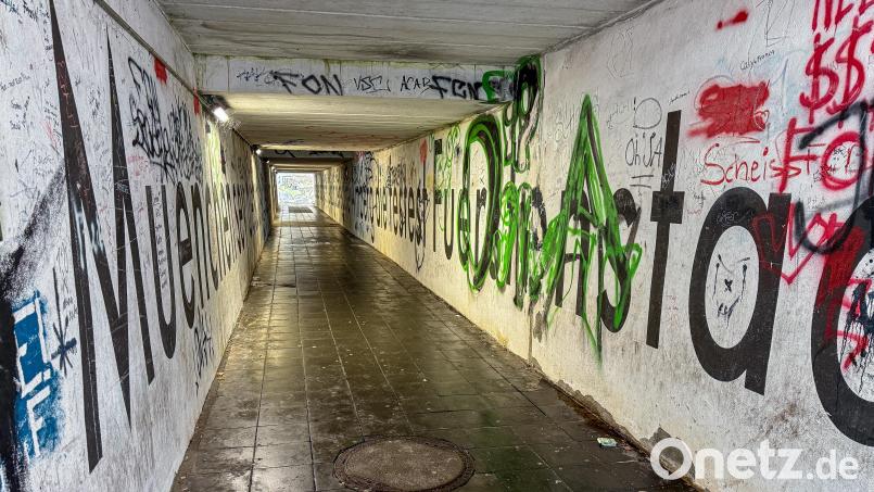 Die Fußgängerunterführung vom Bahnhof in die Ruoffstraße war am Montag wieder einmal Thema im Stadtrat. Sie sieht nicht nur so aus, sie riecht auch so. Bild: Stephan Huber