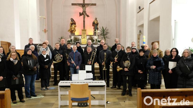 Der Dekanatschor hat mit Bläsern der Schwarzenfelder Musikkapelle ein Konzert gegeben.. Bild: mab