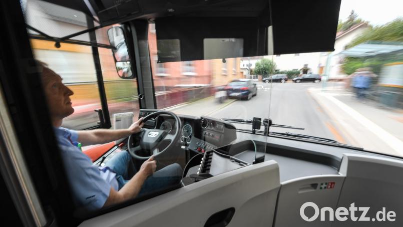 Im Linienbus 41 von Regensburg nach Schwandorf ereignete sich im Bereich Laub (Gemeinde Zeitlarn) am Dienstagnachmittag, 25. November, eine laut Polizei schwere Körperverletzung. Symbolbild: Arne Dedert