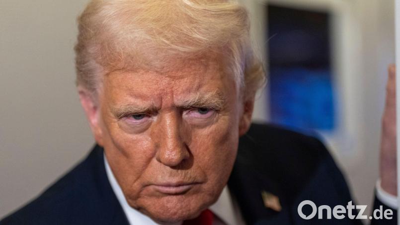 Trump schießt immer wieder mit Kritik gegen Medien - nun beleidigt er eine Journalistin der „New York Times“. Bild: Alex Brandon/AP/dpa