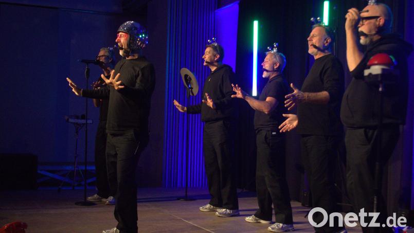 "Six Pack" begeisterte am Sonntagabend im ausverkauften Foyer der Mehrzweckhalle. Bild: stg