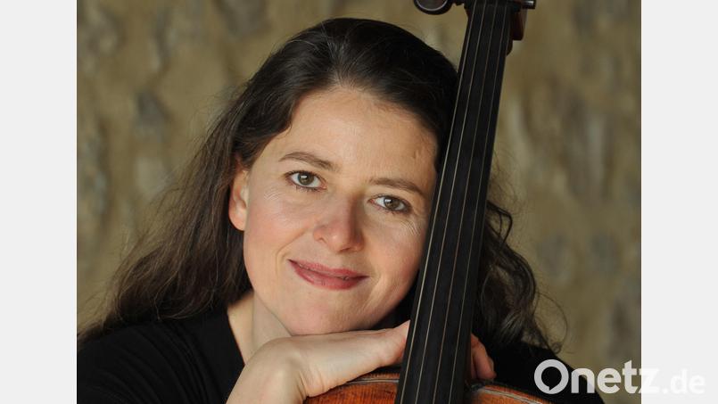 Ulrike Hofmann (Cello) gehört zum Trio, das am 4. Dezember im Stadttheater Amberg gastiert. Bild: Markus Weidmann/exb